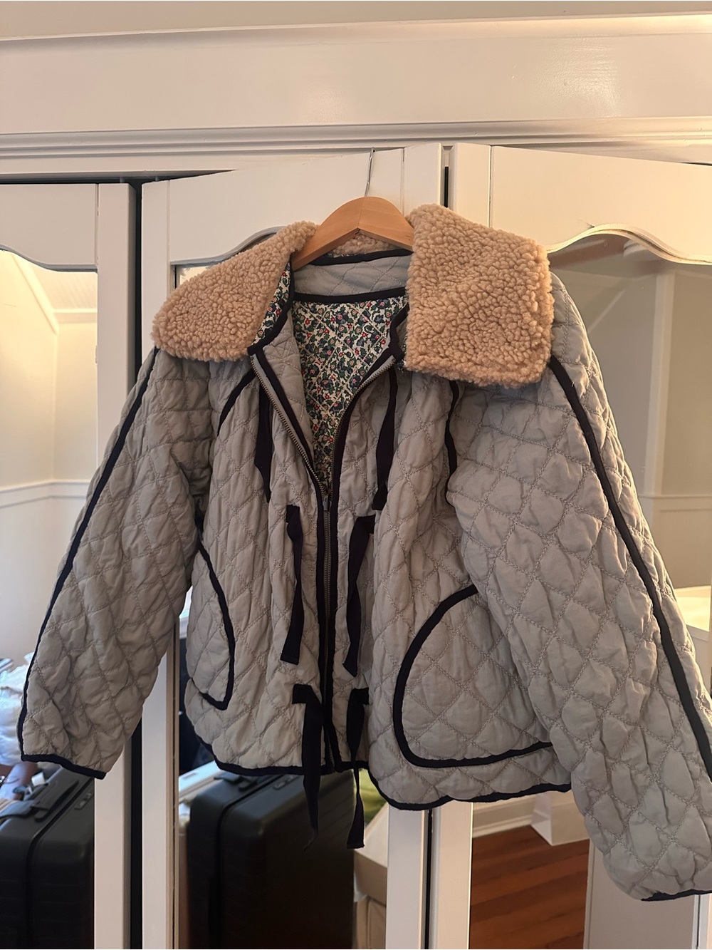 THE GREAT. The Short Quilted Reversible Jacket with Sherpa Collar